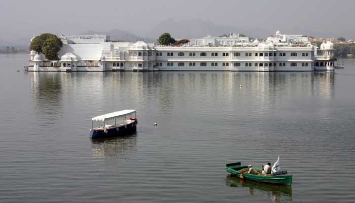 boat-ride-at-lake-pichola