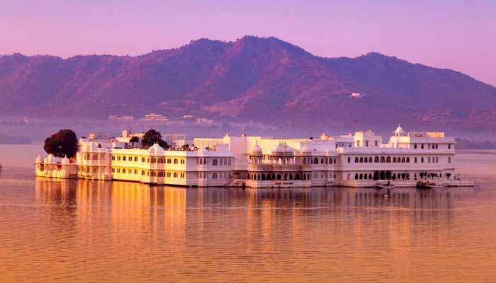 palace-on-wheel-tour-packages